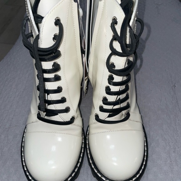 Womens size 9 authentic Louis vuttion boots never worn too big couldn’t return - Picture 3 of 9
